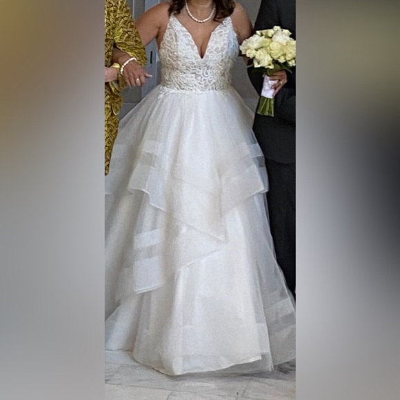 Elegant White Wedding Dress